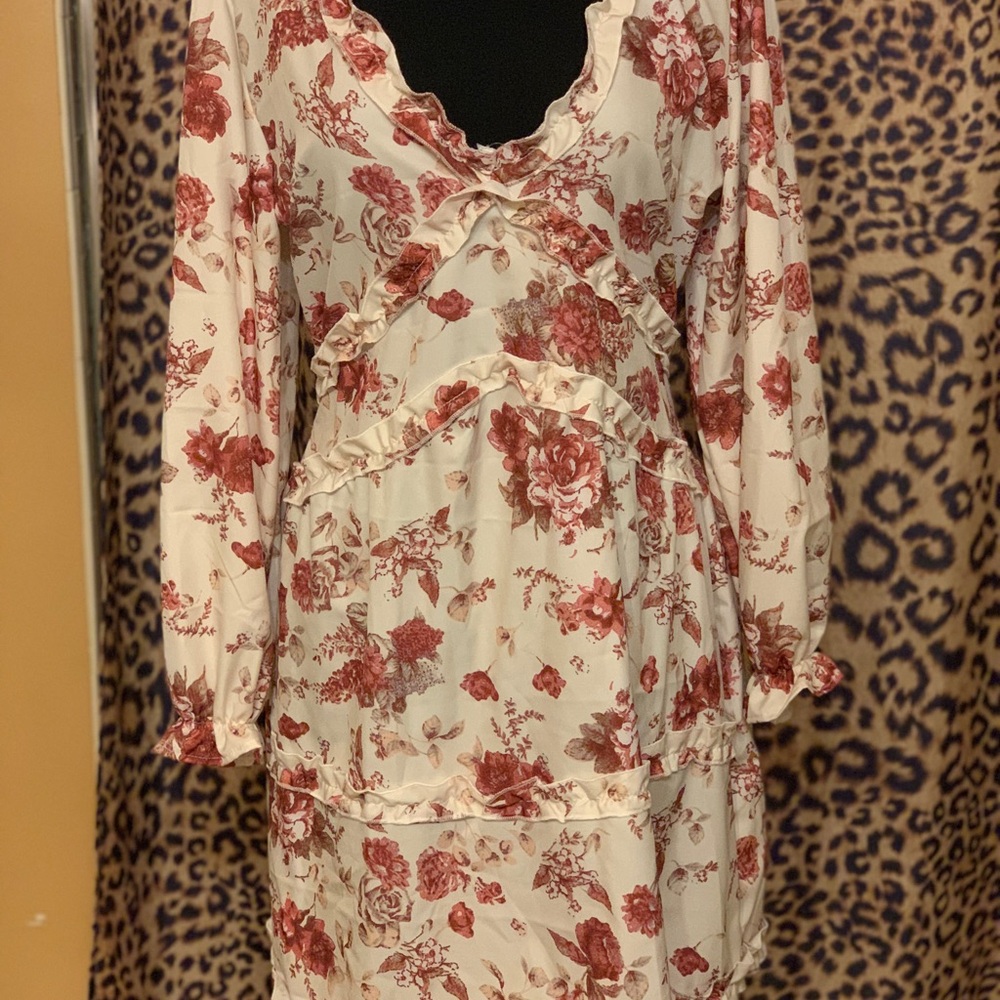Floral Ruffle dress - Picture 3 of 5